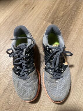 Nike Woman’s Gray and Peach/Coral Athletic Running Shoes